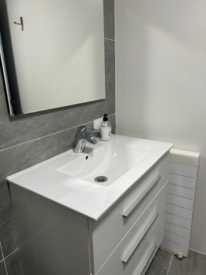 Acogedora Y Moderna Casa En Pueblo Villa Serra Bagian luar foto
