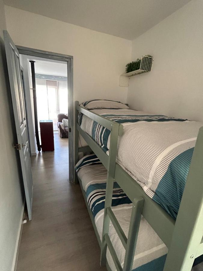 Acogedora Y Moderna Casa En Pueblo Villa Serra Bagian luar foto